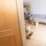 Smile Family Apartment, Garage Free Parking, Centar Located アパート *