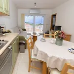 Smile Family Apartment, Garage Free Parking, Centar Located マカルスカ