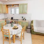 Smile Family Apartment, Garage Free Parking, Centar Located アパート マカルスカ