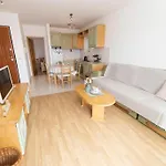 Smile Family Apartment, Garage Free Parking, Centar Located アパート