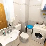 Smile Family Apartment, Garage Free Parking, Centar Located アパート
